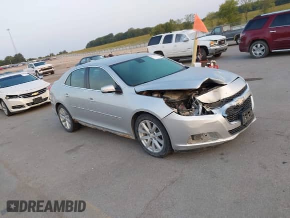 2015 Chevrolet Malibu LT z VIN 1G11D5SL2FF280788, wystawiony jako IAAI lot #43186438 z przebiegiem 149 634 mil mil oraz . Historia ofert i sprzedaży dostępna na DreamBid. Obrazek 1.