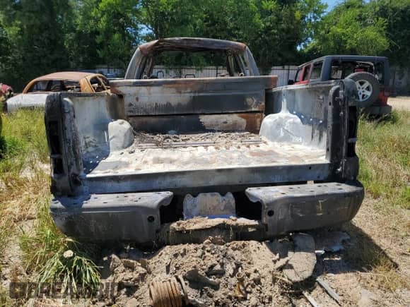 2015 Ford F-250 Lariat z VIN 1FT7W2BT9FEB93258, wystawiony jako Copart lot #65334285 z przebiegiem Nie podano mil oraz Nie do naprawy • Non repairable. Historia ofert i sprzedaży dostępna na DreamBid. Obrazek 6.