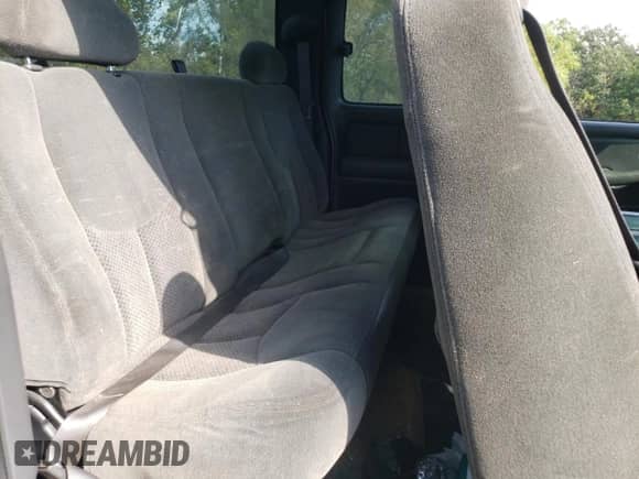 2003 Chevrolet Silverado 2500HD LT z VIN 1GCHK29U83E314808, wystawiony jako Copart lot #72331804 z przebiegiem 228 467 mil mil oraz Szkoda całkowita • Salvage title. Historia ofert i sprzedaży dostępna na DreamBid. Obrazek 10.