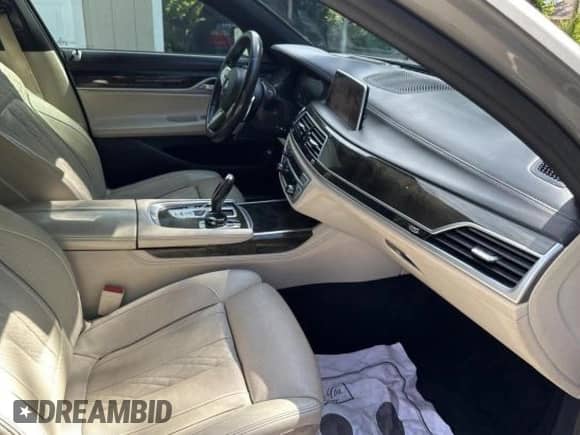 2020 BMW 7 Series 750i xDrive z VIN WBA7U2C05LGJ59633, wystawiony jako Copart lot #59625975 z przebiegiem 73 471 mil mil oraz Czysty tytuł • Clean title. Historia ofert i sprzedaży dostępna na DreamBid. Obrazek 5.