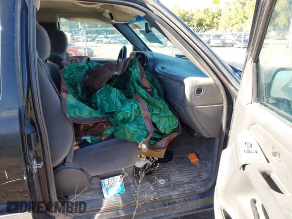 2004 GMC Sierra 1500 SLE z VIN 1GTEK19T34E266737, wystawiony jako IAAI lot #43369214 z przebiegiem 211 373 mil mil oraz . Historia ofert i sprzedaży dostępna na DreamBid. Obrazek 5.