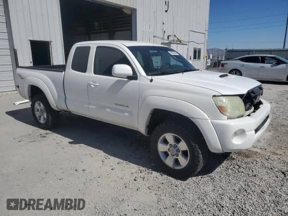 2005 Toyota Tacoma с VIN 5TEUU42N25Z144596, выставлен на аукционе Copart как лот 69295985 с пробегом 285 923 миль миль и Списание • Salvage title. История ставок и продаж доступна на DreamBid. Изображение 4.