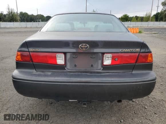 2001 Toyota Camry CE с VIN JT2BG22K510578541, выставлен на аукционе Copart как лот 72061075 с пробегом 218 624 миль миль и Списание • Salvage title. История ставок и продаж доступна на DreamBid. Изображение 6.