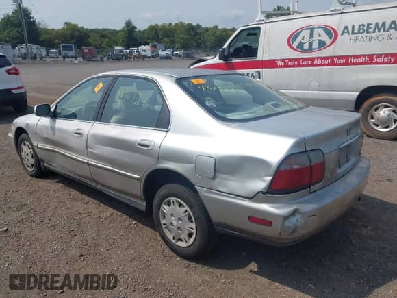 1997 Honda Accord Value с VIN 1HGCD5686VA193754, выставлен на аукционе IAAI как лот 43155130 с пробегом 339 032 миль миль и . История ставок и продаж доступна на DreamBid. Изображение 3.