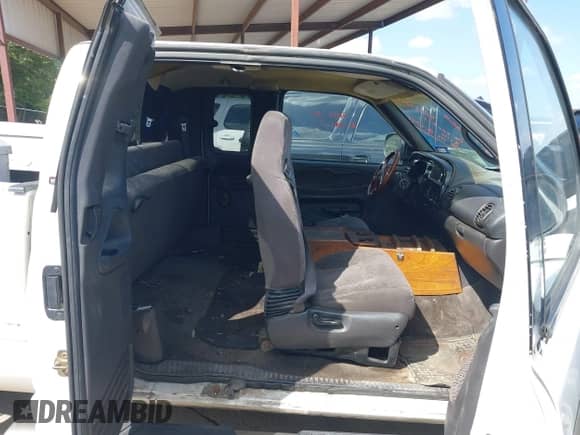 2001 Dodge 2500 with VIN 1B7KC23Z71J500318, listed as a IAAI auction lot 42577477 with 291,941 mi miles and . Bid and sale history available at DreamBid. Image 8.
