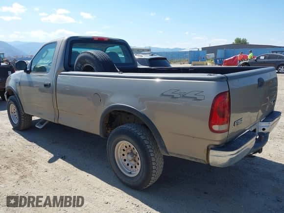 2002 Ford F-150 XL с VIN 1FTRF18W42NB82084, выставлен на аукционе IAAI как лот 42756783 с пробегом 214 367 миль миль и . История ставок и продаж доступна на DreamBid. Изображение 3.