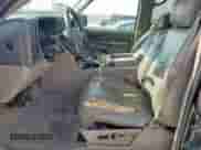 2003 Chevrolet Suburban LT z VIN 3GNGC26UX3G261624, wystawiony jako Copart lot #61983855 z przebiegiem 314 782 mil mil oraz Czysty tytuł • Clean title. Historia ofert i sprzedaży dostępna na DreamBid. Obrazek 7.