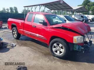 2005 Dodge Dakota SLT with VIN 1D7HW42K65S133788, listed as a IAAI auction lot 42567656 with 171,257 mi miles and . Bid and sale history available at DreamBid. Image 1.