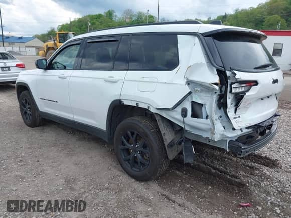 2024 Jeep Grand Cherokee Altitude with VIN 1C4RJKAG7R8607555, listed as a IAAI auction lot 42162453 with 14,802 mi miles and . Bid and sale history available at DreamBid. Image 3.