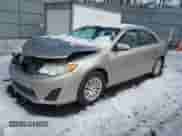 2013 Toyota Camry LE z VIN 4T1BD1FK6DU095847, wystawiony jako IAAI lot #41456690 z przebiegiem 72 984 mil mil oraz . Historia ofert i sprzedaży dostępna na DreamBid. Obrazek 2.