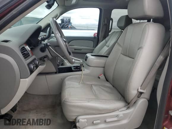 2008 Chevrolet Suburban 3LT z VIN 1GNFK16318J214777, wystawiony jako Copart lot #55481715 z przebiegiem 163 892 mil mil oraz Czysty tytuł • Clean title. Historia ofert i sprzedaży dostępna na DreamBid. Obrazek 7.