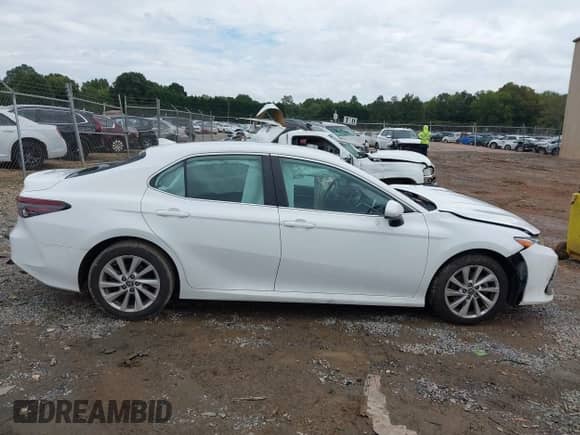 2023 Toyota Camry LE z VIN 4T1C11AKXPU770849, wystawiony jako IAAI lot #43338006 z przebiegiem 64 765 mil mil oraz . Historia ofert i sprzedaży dostępna na DreamBid. Obrazek 13.