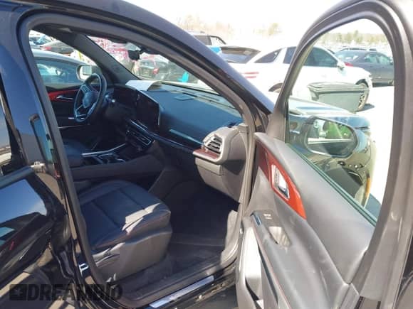 2024 Chevrolet Traverse AWD Z71 z VIN 1GNEVJKS4RJ215293, wystawiony jako IAAI lot #41683214 z przebiegiem 12 404 mil mil oraz . Historia ofert i sprzedaży dostępna na DreamBid. Obrazek 5.