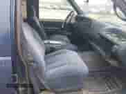 1995 Chevrolet Tahoe z VIN 1GNEC13K3SJ439116, wystawiony jako IAAI lot #41659942 z przebiegiem 203 848 mil mil oraz . Historia ofert i sprzedaży dostępna na DreamBid. Obrazek 5.