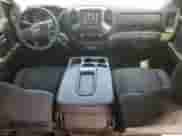 2020 Chevrolet Silverado 1500 Custom z VIN 3GCPYBEK5LG170075, wystawiony jako Copart lot #55904645 z przebiegiem 107 092 mil mil oraz Szkoda całkowita • Salvage title. Historia ofert i sprzedaży dostępna na DreamBid. Obrazek 8.