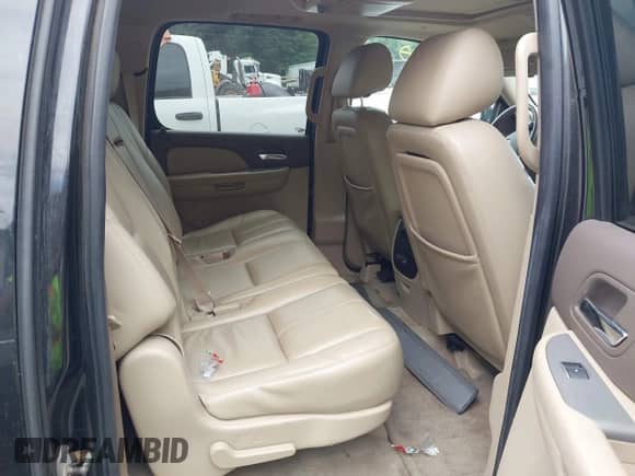 2011 Chevrolet Suburban LT z VIN 1GNSKJE31BR233032, wystawiony jako IAAI lot #42758398 z przebiegiem 167 514 mil mil oraz . Historia ofert i sprzedaży dostępna na DreamBid. Obrazek 8.
