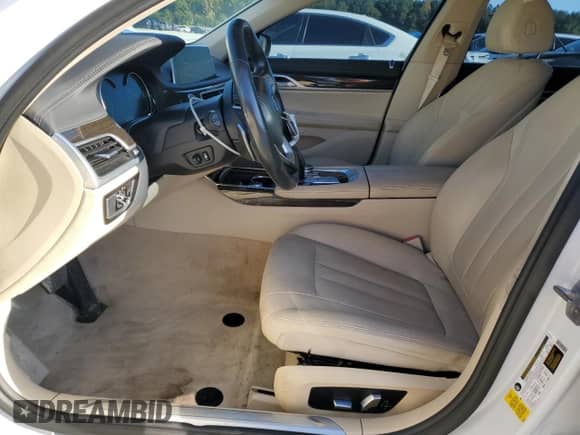 2017 BMW 7 Series 740i with VIN WBA7E2C5XHG739931, listed as a Copart auction lot 81453395 with 121,438 mi miles and Clean title. Bid and sale history available at DreamBid. Image 7.