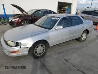 1992 Toyota Camry with VIN JT2VK13E7N0096822, listed as a Copart auction lot 71635274 with 172,511 mi miles and Salvage title. Bid and sale history available at DreamBid. Image 1.