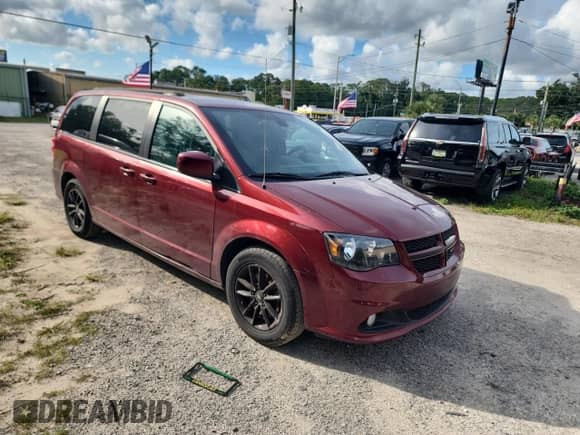 2019 Dodge Grand Caravan GT z VIN 2C4RDGEG1KR709538, wystawiony jako Copart lot #80912085 z przebiegiem 146 890 mil mil oraz Czysty tytuł • Clean title. Historia ofert i sprzedaży dostępna na DreamBid. Obrazek 1.