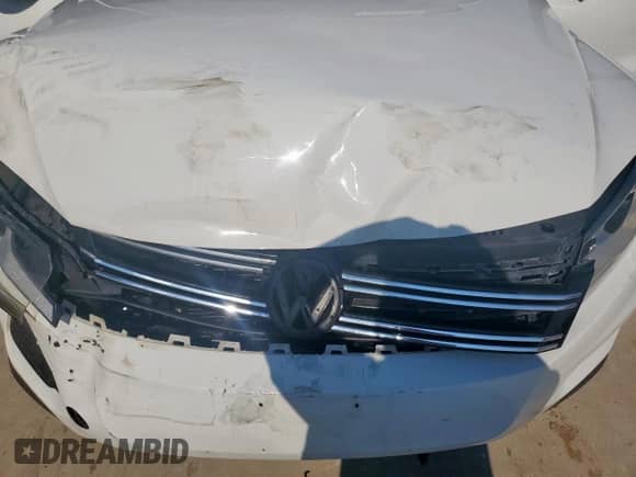 2017 Volkswagen Tiguan S с VIN WVGAV7AX7HK033776, выставлен на аукционе Copart как лот 70496165 с пробегом 74 367 миль миль и Списание • Salvage title. История ставок и продаж доступна на DreamBid. Изображение 12.