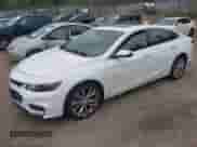 2017 Chevrolet Malibu Premier z VIN 1G1ZH5SX8HF227087, wystawiony jako IAAI lot #43219057 z przebiegiem 166 753 mil mil oraz . Historia ofert i sprzedaży dostępna na DreamBid. Obrazek 2.