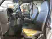 2001 Ford Econoline Cargo z VIN 1FTRE14221HA05990, wystawiony jako Copart lot #81243185 z przebiegiem 178 043 mil mil oraz Szkoda całkowita • Salvage title. Historia ofert i sprzedaży dostępna na DreamBid. Obrazek 7.