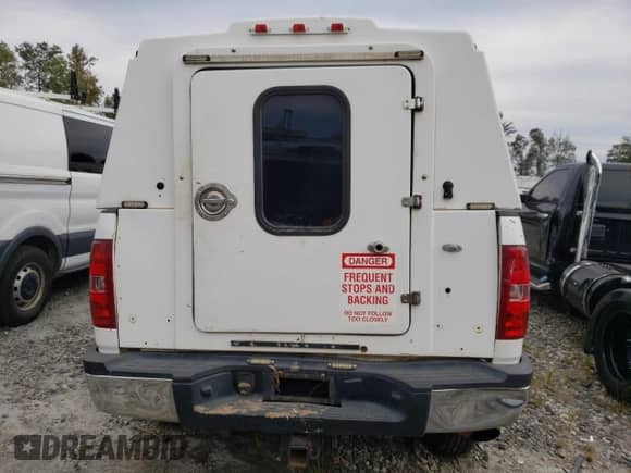 2009 Chevrolet Silverado 2500HD Work Truck z VIN 1GCHC43K59F157421, wystawiony jako Copart lot #73585914 z przebiegiem 243 185 mil mil oraz Szkoda całkowita • Salvage title. Historia ofert i sprzedaży dostępna na DreamBid. Obrazek 6.