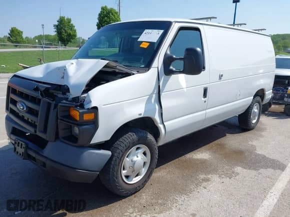 2011 Ford Econoline Cargo Commercial z VIN 1FTNE2EL1BDA91913, wystawiony jako IAAI lot #42113703 z przebiegiem 158 619 mil mil oraz . Historia ofert i sprzedaży dostępna na DreamBid. Obrazek 2.