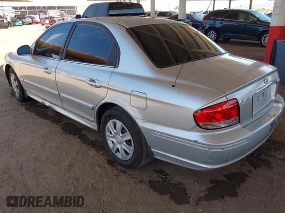 2004 Hyundai Sonata z VIN KMHWF25SX4A055372, wystawiony jako IAAI lot #42784505 z przebiegiem 113 835 mil mil oraz . Historia ofert i sprzedaży dostępna na DreamBid. Obrazek 3.