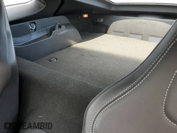 2018 Chevrolet Corvette 1LT z VIN 1G1YB2D71J5101304, wystawiony jako Copart lot #64111735 z przebiegiem Nie podano mil oraz Szkoda całkowita • Salvage title. Historia ofert i sprzedaży dostępna na DreamBid. Obrazek 10.