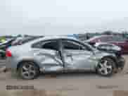 2013 Volvo S60 T5 Premier z VIN YV1612FS8D1212862, wystawiony jako IAAI lot #43112996 z przebiegiem 159 493 mil mil oraz . Historia ofert i sprzedaży dostępna na DreamBid. Obrazek 13.