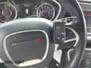 2015 Dodge Challenger R/T Plus z VIN 2C3CDZBT5FH823240, wystawiony jako IAAI lot #43098496 z przebiegiem 131 261 mil mil oraz . Historia ofert i sprzedaży dostępna na DreamBid. Obrazek 11.