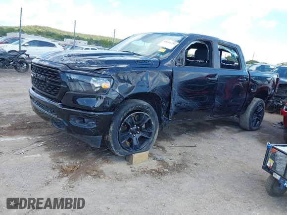 2022 Ram 1500 Big Horn z VIN 1C6RRFFG7NN325122, wystawiony jako IAAI lot #43311239 z przebiegiem 31 601 mil mil oraz . Historia ofert i sprzedaży dostępna na DreamBid. Obrazek 2.