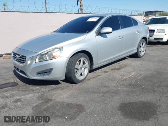 2012 Volvo S60 T5 с VIN YV1622FSXC2051873, выставлен на аукционе IAAI как лот 43013409 с пробегом 94 721 миль миль и . История ставок и продаж доступна на DreamBid. Изображение 2.