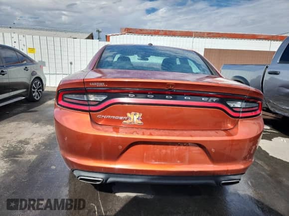 2022 Dodge Charger SXT z VIN 2C3CDXBG9NH212648, wystawiony jako Copart lot #84639585 z przebiegiem 80 656 mil mil oraz Czysty tytuł • Clean title. Historia ofert i sprzedaży dostępna na DreamBid. Obrazek 6.