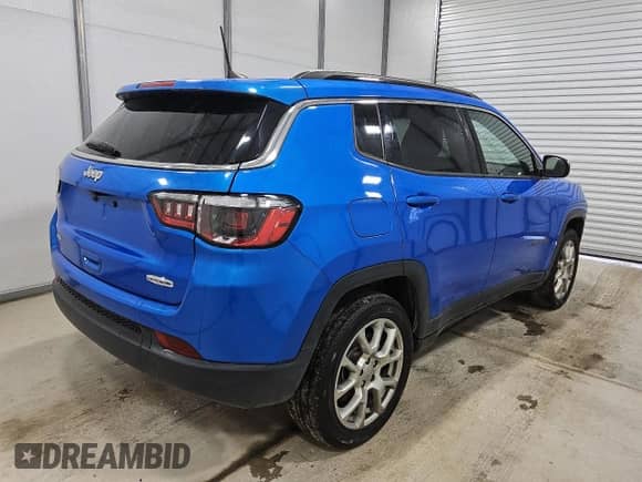 2023 Jeep Compass Latitude Lux with VIN 3C4NJDFN2PT505113, listed as a Copart auction lot 81676415 with 35,021 mi miles and Clean title. Bid and sale history available at DreamBid. Image 3.