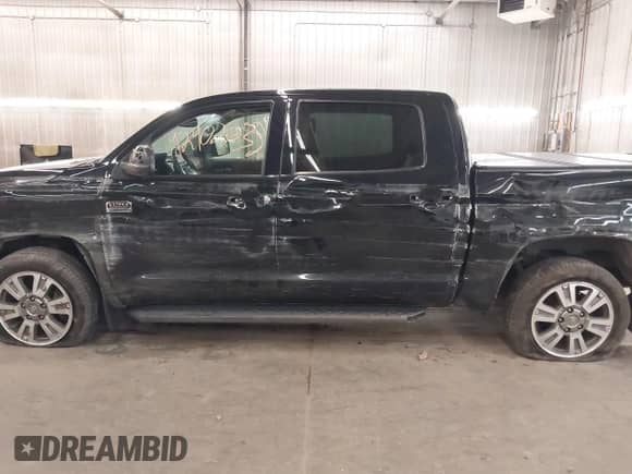2017 Toyota Tundra Platinum с VIN 5TFAY5F12HX655824, выставлен на аукционе IAAI как лот 42902032 с пробегом 116 161 миль миль и . История ставок и продаж доступна на DreamBid. Изображение 15.
