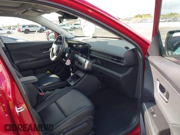 2024 Hyundai Kona Limited z VIN KM8HE3A34RU083383, wystawiony jako IAAI lot #43377734 z przebiegiem 4 151 mil mil oraz . Historia ofert i sprzedaży dostępna na DreamBid. Obrazek 5.