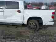 2019 Toyota Tundra SR5 с VIN 5TFAY5F13KX841010, выставлен на аукционе IAAI как лот 41297569 с пробегом 53 169 миль миль и . История ставок и продаж доступна на DreamBid. Изображение 18.