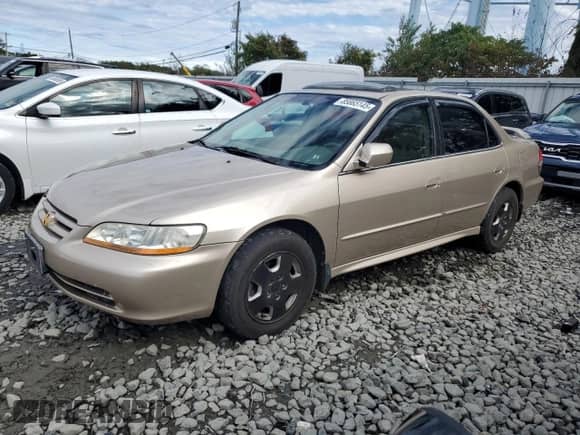 2001 Honda Accord EX z VIN 1HGCG16561A018971, wystawiony jako Copart lot #85865145 z przebiegiem 295 446 mil mil oraz Czysty tytuł • Clean title. Historia ofert i sprzedaży dostępna na DreamBid. Obrazek 1.