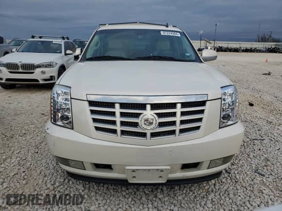 2008 Cadillac Escalade with VIN 1GYFC66848R214671, listed as a Copart auction lot 87224304 with 218,939 mi miles and Clean title. Bid and sale history available at DreamBid. Image 5.