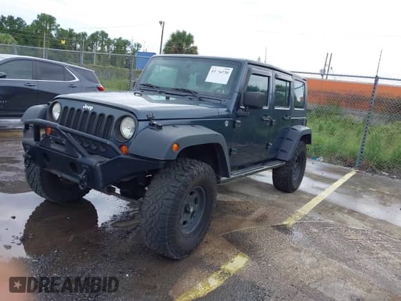 2008 Jeep Wrangler Unlimited X z VIN 1J4GA39198L529900, wystawiony jako IAAI lot #43056730 z przebiegiem 145 039 mil mil oraz . Historia ofert i sprzedaży dostępna na DreamBid. Obrazek 2.