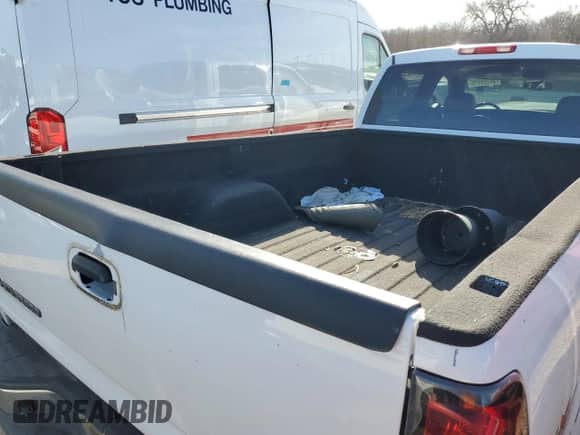 2006 Chevrolet Silverado 3500 SRW Wrk Trk с VIN 1GCHK33D76F220366, выставлен на аукционе Copart как лот 88126435 с пробегом 263 384 миль миль и Списание • Salvage title. История ставок и продаж доступна на DreamBid. Изображение 10.