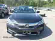 2017 Honda Accord EX-L z VIN 1HGCR3F85HA026926, wystawiony jako IAAI lot #42992664 z przebiegiem 53 747 mil mil oraz . Historia ofert i sprzedaży dostępna na DreamBid. Obrazek 13.