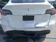 2022 Tesla Model Y Long Range z VIN 7SAYGDEE0NF451306, wystawiony jako IAAI lot #43253038 z przebiegiem 49 961 mil mil oraz . Historia ofert i sprzedaży dostępna na DreamBid. Obrazek 6.