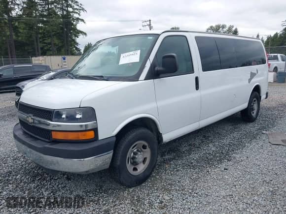 2007 Chevrolet Express Passenger with VIN 1GAHG39U671193189, listed as a IAAI auction lot 42245925 with 234,555 mi miles and . Bid and sale history available at DreamBid. Image 2.