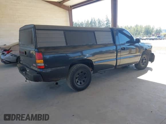 2005 GMC Sierra 1500 Work Truck z VIN 1GTEC14X75Z329663, wystawiony jako IAAI lot #42872806 z przebiegiem 182 385 mil mil oraz . Historia ofert i sprzedaży dostępna na DreamBid. Obrazek 4.