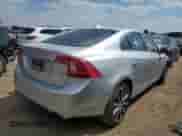 2014 Volvo S60 T5 z VIN YV1612FH9E2293161, wystawiony jako Copart lot #68771915 z przebiegiem 52 472 mil mil oraz Szkoda całkowita • Salvage title. Historia ofert i sprzedaży dostępna na DreamBid. Obrazek 3.