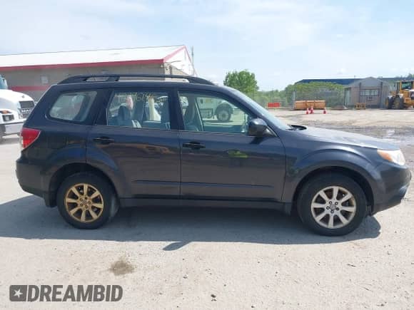 2013 Subaru Forester X z VIN JF2SHABC8DG409179, wystawiony jako IAAI lot #42396146 z przebiegiem 180 339 mil mil oraz . Historia ofert i sprzedaży dostępna na DreamBid. Obrazek 14.