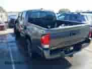 2019 Toyota Tacoma SR5 z VIN 3TMCZ5AN2KM231203, wystawiony jako IAAI lot #43203975 z przebiegiem 61 168 mil mil oraz . Historia ofert i sprzedaży dostępna na DreamBid. Obrazek 3.